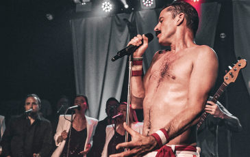 Qween and The Dublin Gospel Choir 